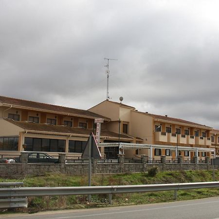 Hotel Alameda Alba De Tormes Zewnętrze zdjęcie