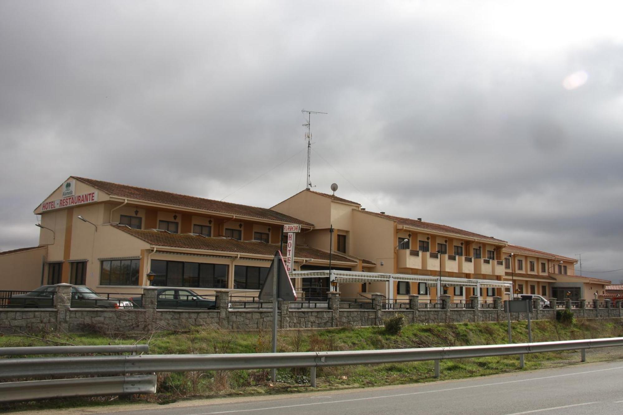Hotel Alameda Alba De Tormes Zewnętrze zdjęcie
