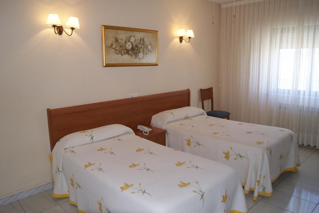 Hotel Alameda Alba De Tormes Zewnętrze zdjęcie